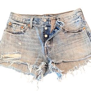 Distressed cut off Levi washed out jeans short shorts.